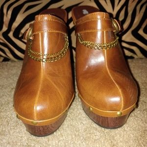 Heel clogs